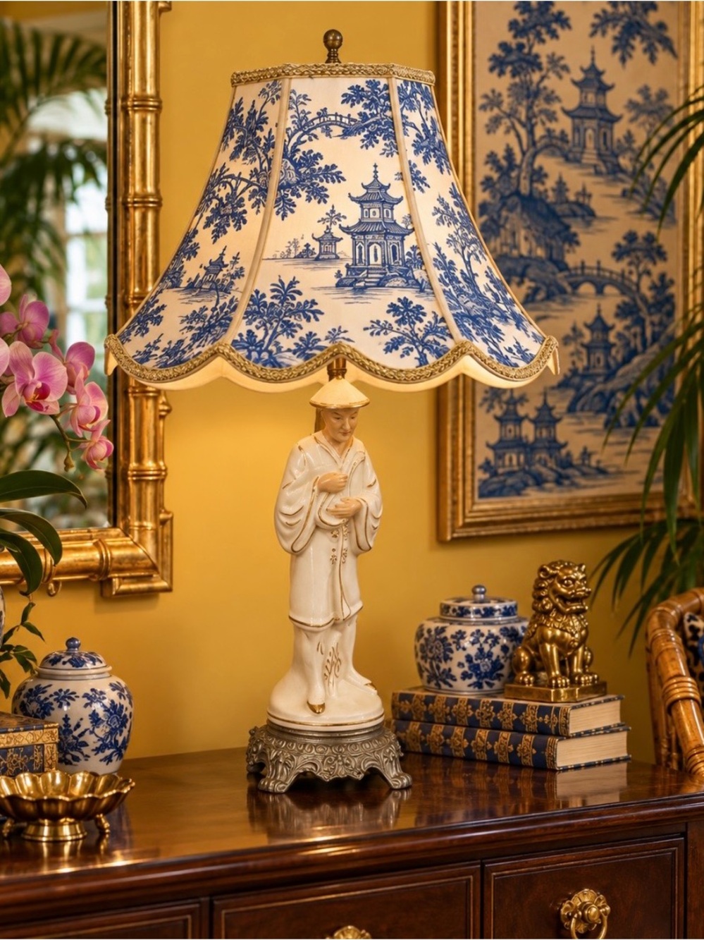 Vintage Chinoiserie Asian Gentleman Figural Porcelain Table Lamp